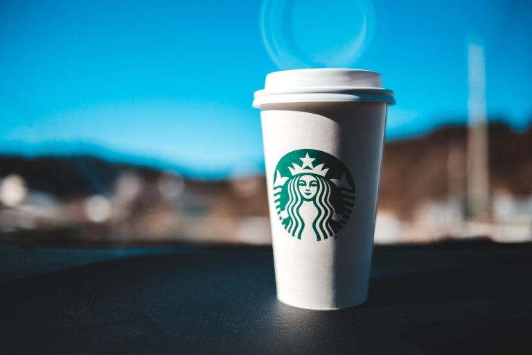 Starbucks Tests ‘Scanless Pay’ for Contactless Checkout in Drive-Throughs, Streamlining Ordering Process
