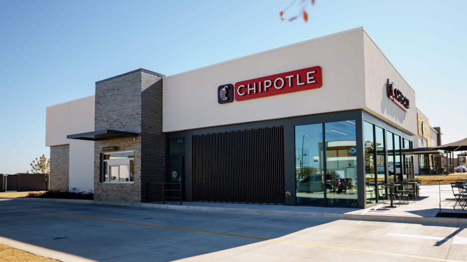 Chipotle Plans to Raise Prices In California Following Minimum Wage Hike