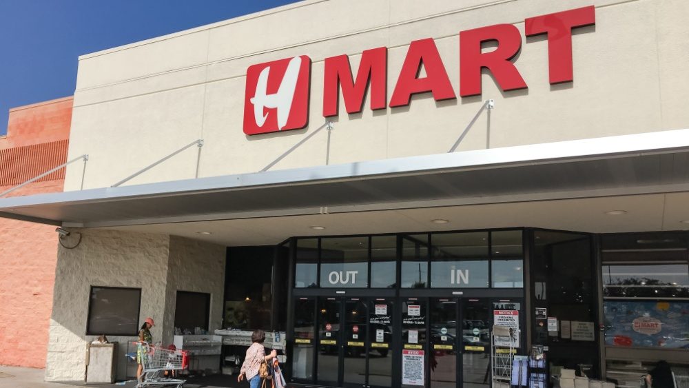 Suspect in custody in shooting that killed 2, injured 3 at Koreatown shopping center in Carrollton, Texas